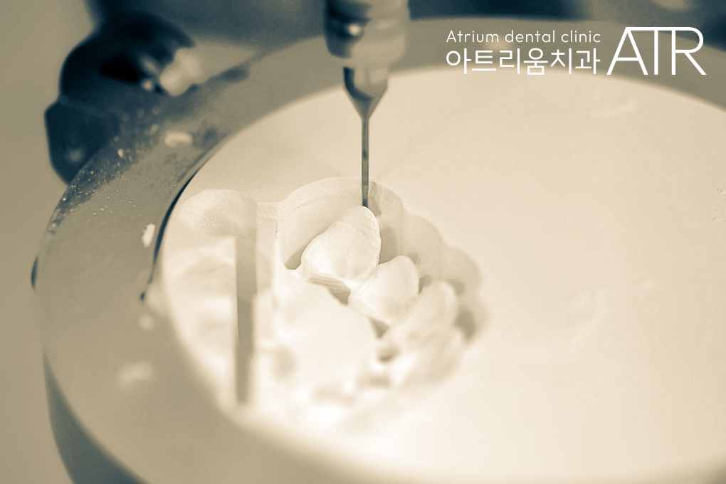 평택라미네이트잘하는곳 세라믹 블럭을 깎는 모습