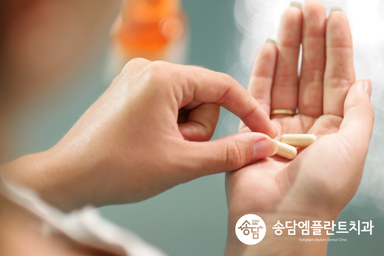 안중 야간진료 치과, 갑작스러운 치통이 생겼을 때, 진통제로 버티면 안 되는 이유 - 3